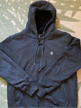 Volcom Men's Charcoal Fleece Lined Zip-Up Hoodie.   size M